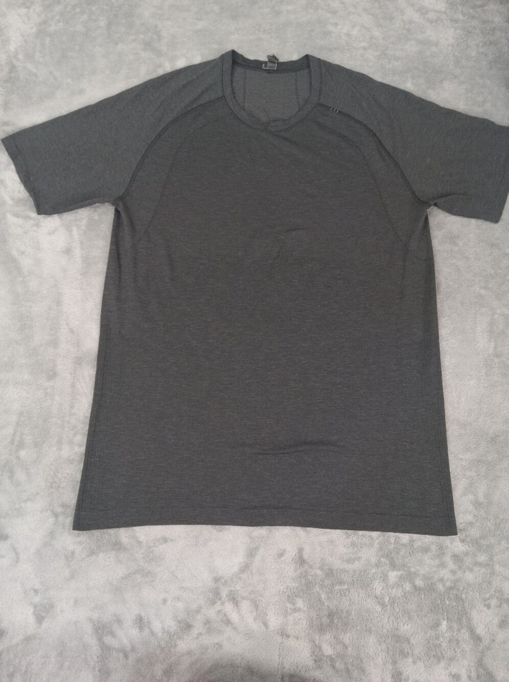 Lululemon Men's Charcoal Gray Short-Sleeve Performance Crew Neck Shirt Size L